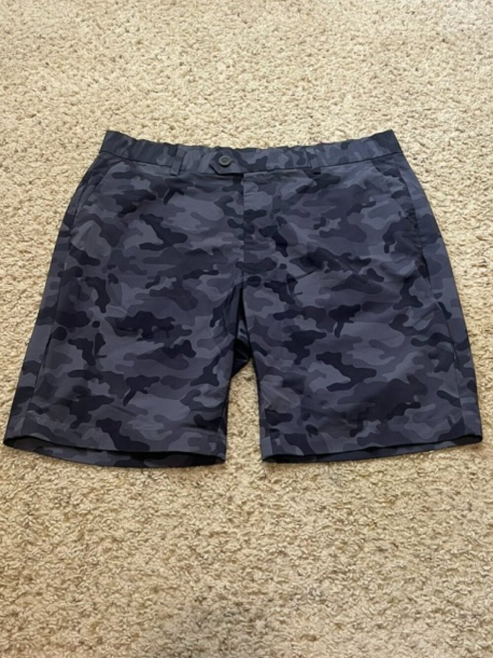 G/Fore Maverick Black Gray Camo 9" Inseam Performance Shorts Size 35 EUC Golf